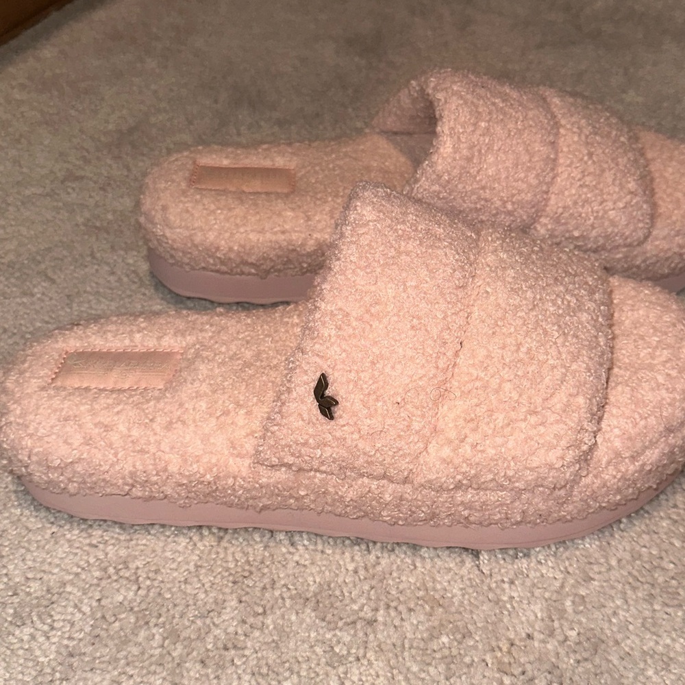KOOLABURRA BY UGG SLIPPERS NWOT